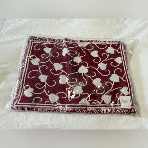 Lillian Vernon | Red White Heart Themed Placemats And Napkins - Picture 3 of 4